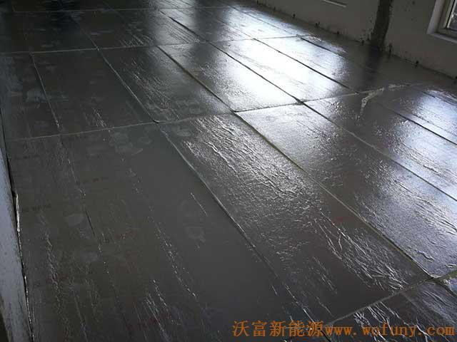 青島德沃幼兒園空氣源熱泵項目施工案例地暖施工、主機施工，空氣源熱泵項目調試成功，項目展示實例——空氣源熱泵地暖鋪管5